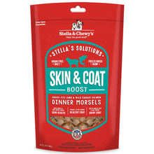 Load image into Gallery viewer, Stella &amp; Chewy&#39;s Stella&#39;s Solutions Skin &amp; Coat Boost Grass Fed Lamb &amp; Wild Caught Salmon Dinner Morsels Freeze-Dried Raw Dog Food